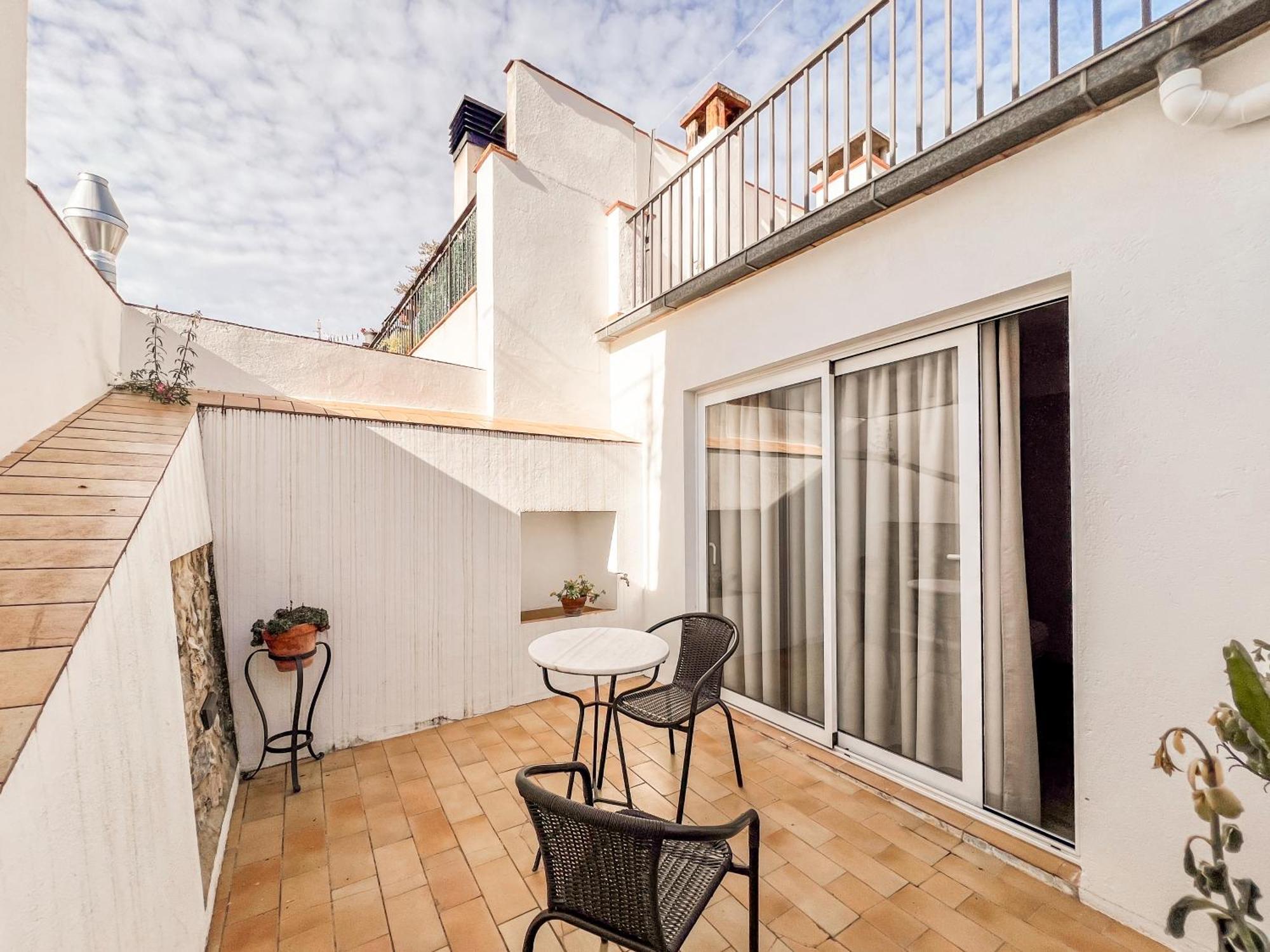 Ganganell Atic Apartamento Con Terraza En Besalú Extérieur photo